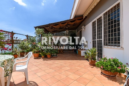 Foto Attico in Via Attilio Friggeri, Roma Balduina di 170 m² con 9 locali