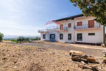 Foto Villa singola in Contrada Archi, Scordia di 700 m² con 10 locali
