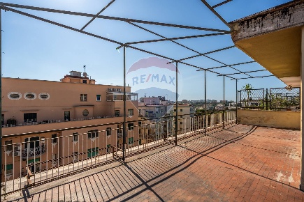Foto Attico in Via Santo Stefano, Napoli Vomero di 203 m² con 7 locali