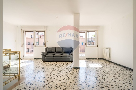 Foto Attico in Via Santo Stefano, Napoli Vomero di 203 m² con 7 locali