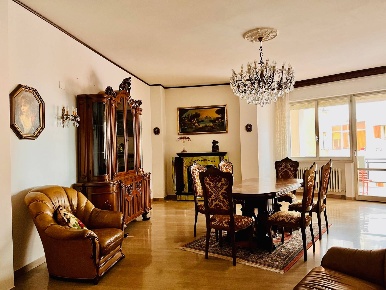 Foto Attico in via de gasperi, Ancona Valle Miano di 225 m² con 6 locali