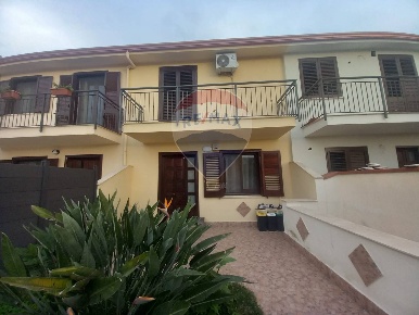 Foto Villa a schiera in Via Capacioto, Cinisi Centro di 120 m² con 4 locali