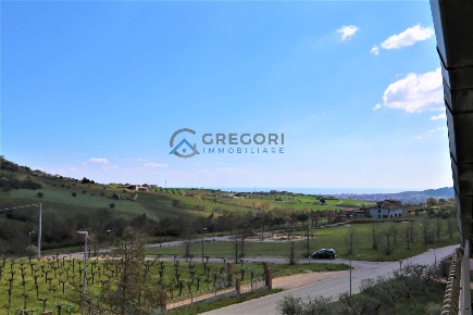 Foto Attico in via Della Pergola, Colonnella di 226 m² con 4 locali
