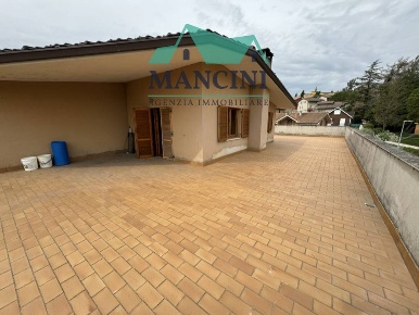 Foto Attico in VIA LEONARDO DA VINCI, Monte Roberto Centro di 140 m²