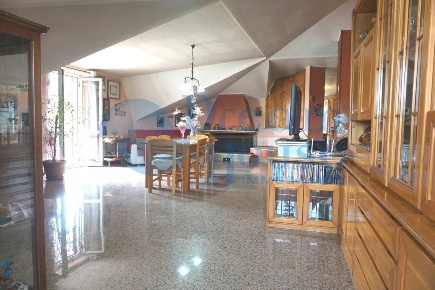 Foto Attico in via vecchia salaria, Colonnella di 193 m² con 4 locali