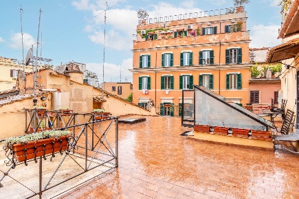 Foto Attico in Vicolo Del Cinque, Roma Trastevere di 155 m² con 6 locali
