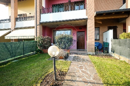 Foto Villa a schiera in Via Cristoforo Colombo, Grassobbio di 200 m²