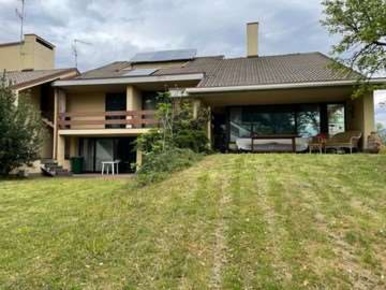 Foto Villa unifamiliare a Trento di 540 m² con 12 locali in vendita