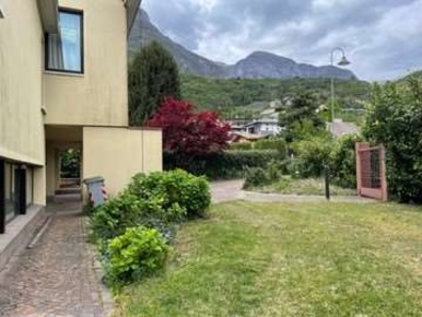 Foto Villa unifamiliare a Trento di 540 m² con 12 locali in vendita