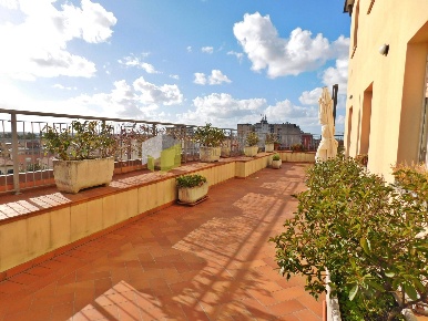 Foto Attico in Via Turati, Pisa San Martino di 220 m² con 9 locali