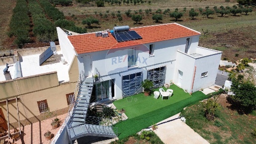 Foto Villa bifamiliare in via c7, Custonaci Centro di 360 m² con 8 locali
