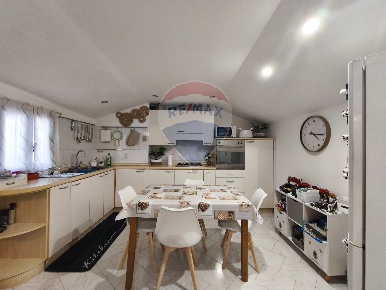 Foto Attico in Ferraris, Vado Ligure Vado Centro di 60 m² con 2 locali