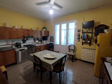 Foto Appartamento in Via Zanasi, Castelnuovo Rangone Centro di 400 m²