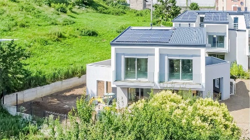 Foto Villa unifamiliare a Lecco di 323 m² con 4 locali in vendita