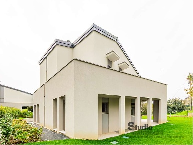 Foto Villa unifamiliare a Lecco di 323 m² con 4 locali in vendita