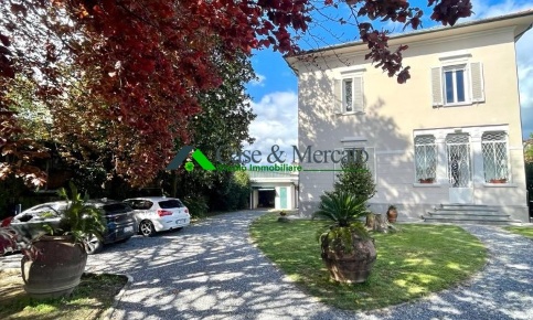 Foto Villa unifamiliare a Lucca San Marco - Acquacalda di 230 m² in vendita