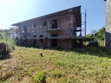 Foto Villa unifamiliare a Massa Romagnano di 300 m² con 8 locali in vendita