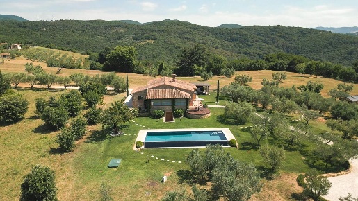 Foto Villa unifamiliare a Riparbella di 155 m² con 6 locali in vendita