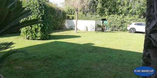Foto Villa unifamiliare a Camaiore Lido di Camaiore di 120 m² con 6 locali