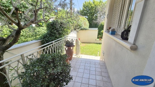 Foto Villa unifamiliare a Camaiore Lido di Camaiore di 120 m² con 6 locali