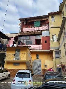 Foto Appartamento in Via santa giustina, Arzano di 102 m² con 5 locali