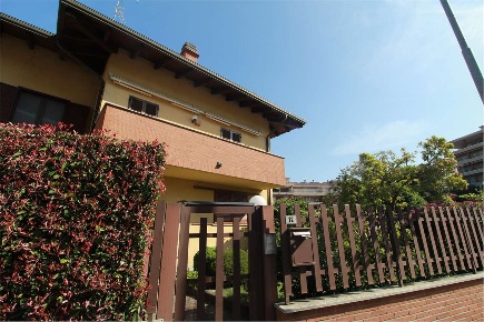 Foto Villa a schiera in VIA RIZIERI 12, Novara Bicocca di 210 m² in vendita