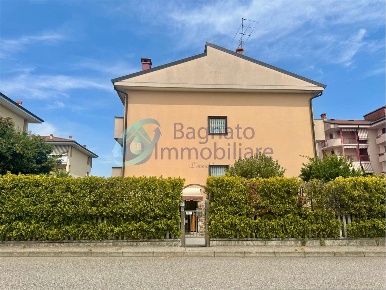 Foto Villa a schiera in Via degli Angeli 2, Trecate Centro di 140 m²