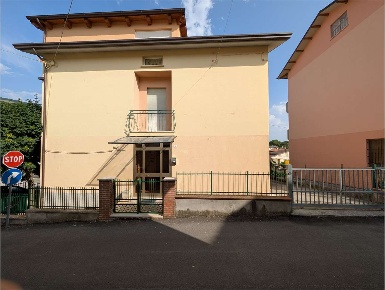 Foto Appartamento a Sigillo di 160 m² con 8 locali in vendita