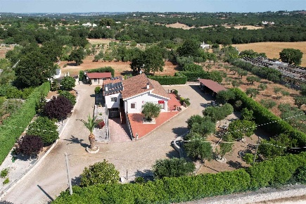 Foto Villa unifamiliare in Strada Comunale La Mendola II, Noci di 244 m²