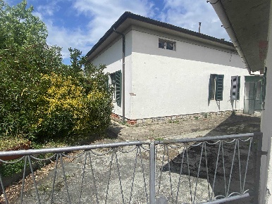 Foto Appartamento in Via Romana, Serravalle Pistoiese Centro di 120 m²