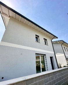 Foto Villa unifamiliare in Via Carroll, Novara Pernate di 128 m² in vendita