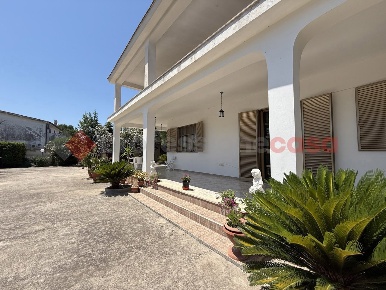 Foto Villa unifamiliare in Via DEI SARTI 3, Pulsano di 180 m² con 3 locali