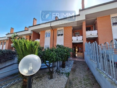 Foto Villa a schiera in VIA Ernesto Balducci, Roma Ponte di Nona di 204 m²