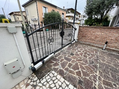 Foto Casa indipendente in via pietro micca, Rovigo di 168 m² con 6 locali