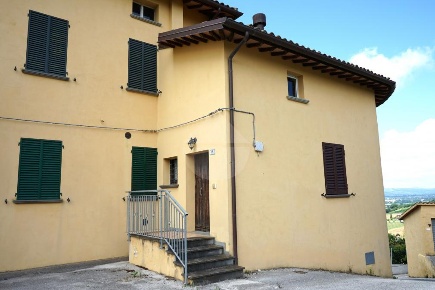 Foto Casa indipendente in Torre Calzolari Alta, Gubbio di 108 m² in vendita