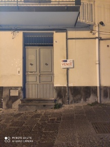 Foto Casa indipendente in Piazza On. Vincenzo Saitta 15, Bronte di 113 m²