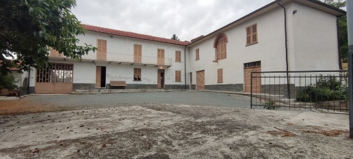 Foto Casa indipendente in Località Molli 14, Acqui Terme di 300 m²