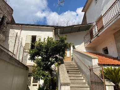Foto Casa indipendente in VIA SAN PASQUALE 50, Carinola di 300 m²