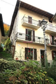 Foto Casa indipendente in Piazza Brembana, Piazza Brembana di 151 m²