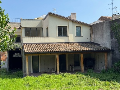 Foto Casa indipendente in Via Giacomo Leopardi 22, Giarre di 400 m²