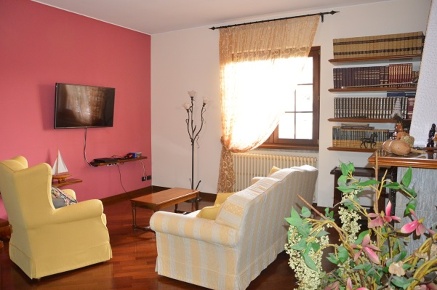 Foto Casa indipendente in via genova 10, Cassano Magnago di 240 m²