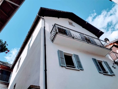 Foto Casa indipendente a Re di 160 m² con 10 locali in vendita