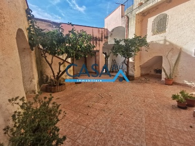 Foto Casa indipendente in Via Varacchi, Camigliano di 250 m² con 7 locali