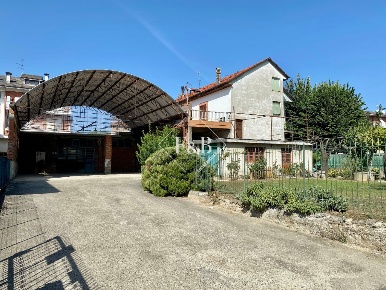 Foto Casa indipendente in via fleming 25, Acqui Terme di 599 m² in vendita