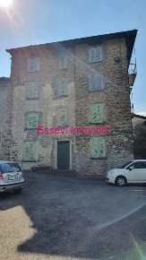 Foto Casa indipendente a Averara di 400 m² con 10 locali in vendita