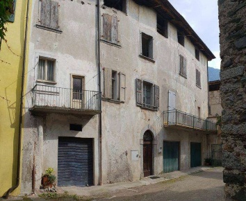 Foto Casa indipendente a Storo di 1010 m² con 5 locali in vendita