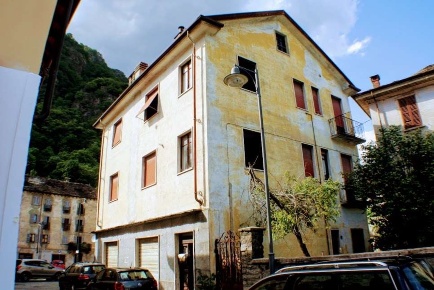 Foto Casa indipendente a Piedimulera di 230 m² con 14 locali in vendita