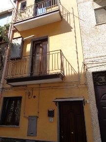 Foto Casa indipendente in via  Antonio Lombardo 4, Bronte di 87 m²