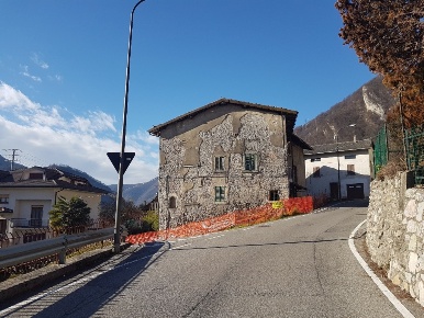 Foto Casa indipendente in Zogno, Zogno di 425 m² con 10 locali in vendita