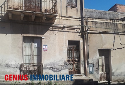 Foto Casa indipendente a Biancavilla di 150 m² con 8 locali in vendita